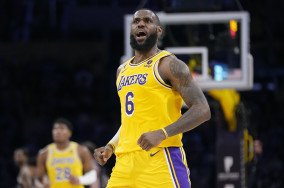 LeBron James breaks Kareem Abdul-Jabbar's NBA all-time scoring record