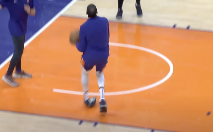 Kevin Durant suffers an injury during warmup, possibly out for season